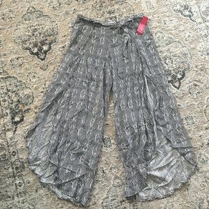 Xhilaration flowy split-leg pants